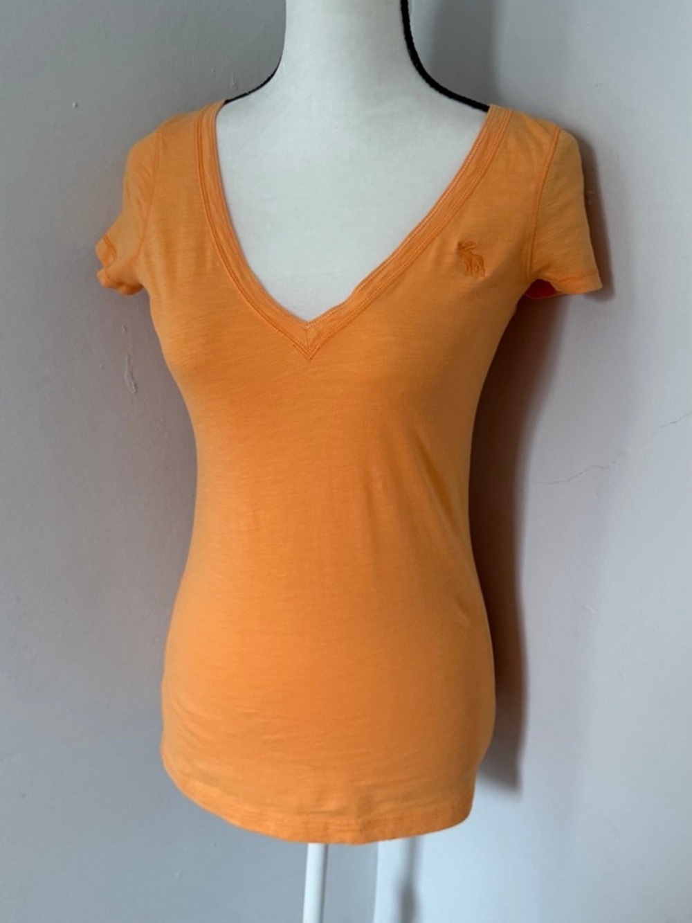 Abercrombie and Fitch Vintage Y2K Orange V-Neck T-Shirt Medium